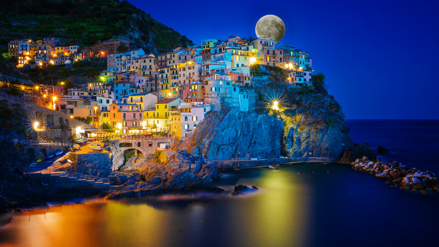 night in manarola